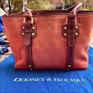 Dooney &Bourke signature tote